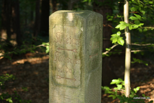 Die alte Säule ganz neu - mitten im Wald