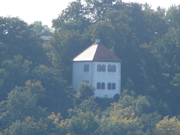 Das Totenhäußchen über der Elbe